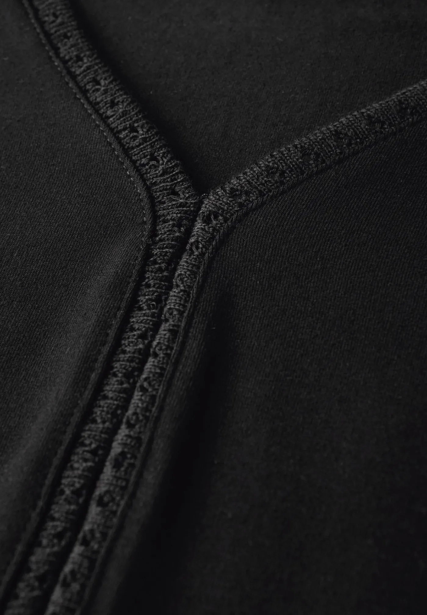 A323333 jersey top w.crochet tape