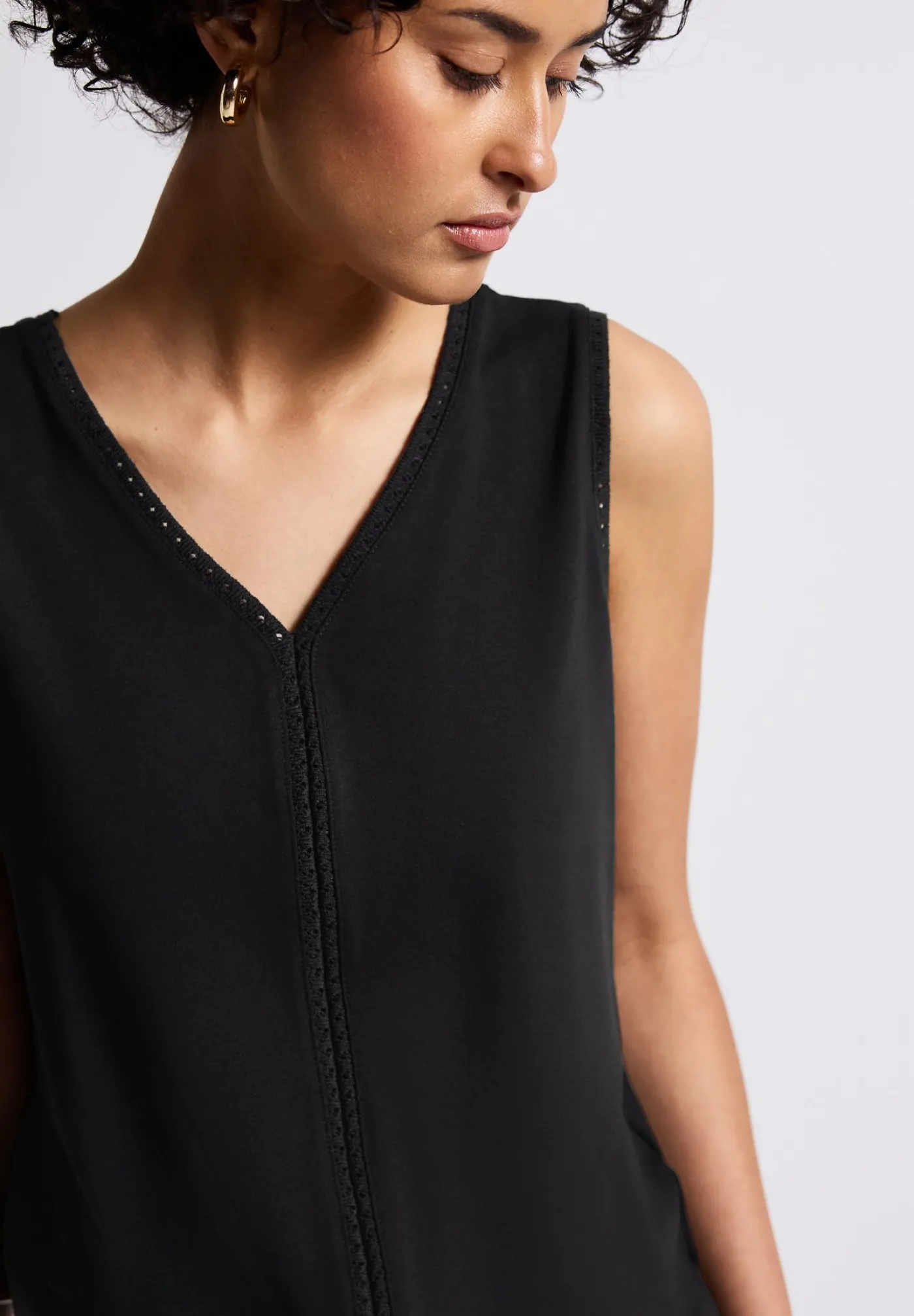 A323333 jersey top w.crochet tape