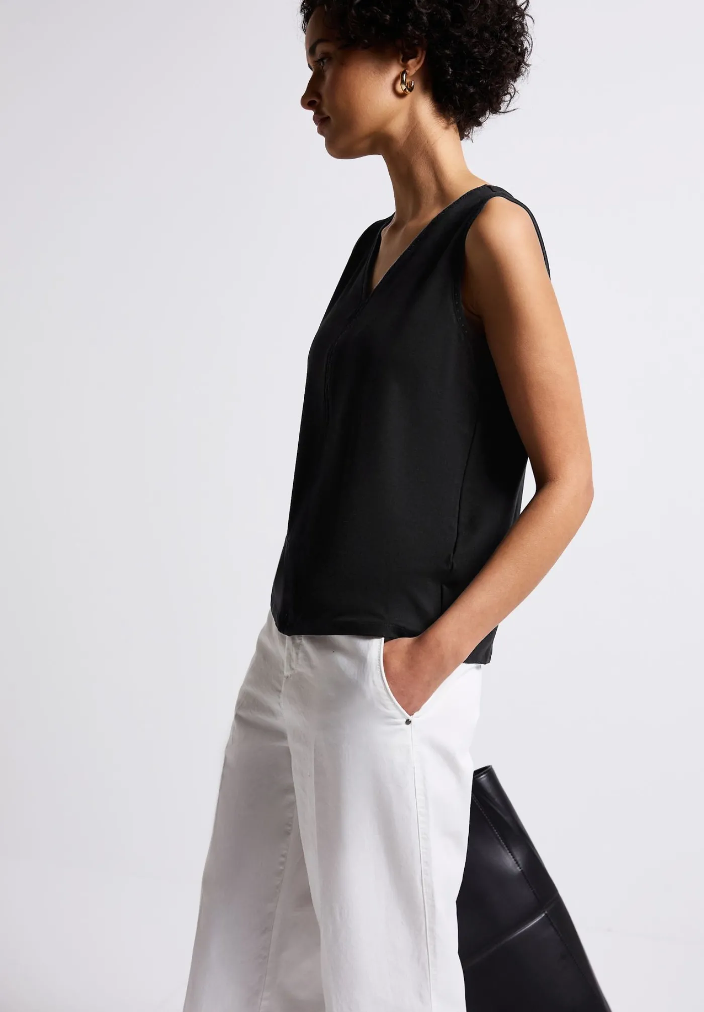 A323333 jersey top w.crochet tape