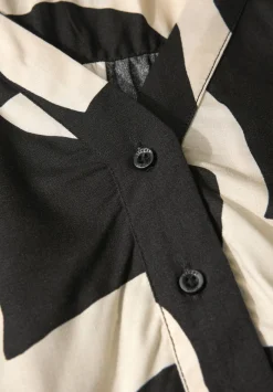 A345739 LTD QR Blouse Top w button