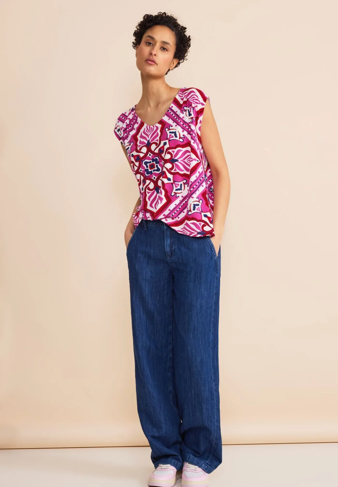 A321322 LTD QR printed jersey top