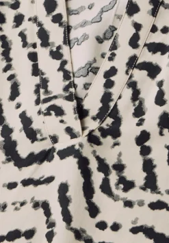 A345627 LTD QR Splitneck blouse w t