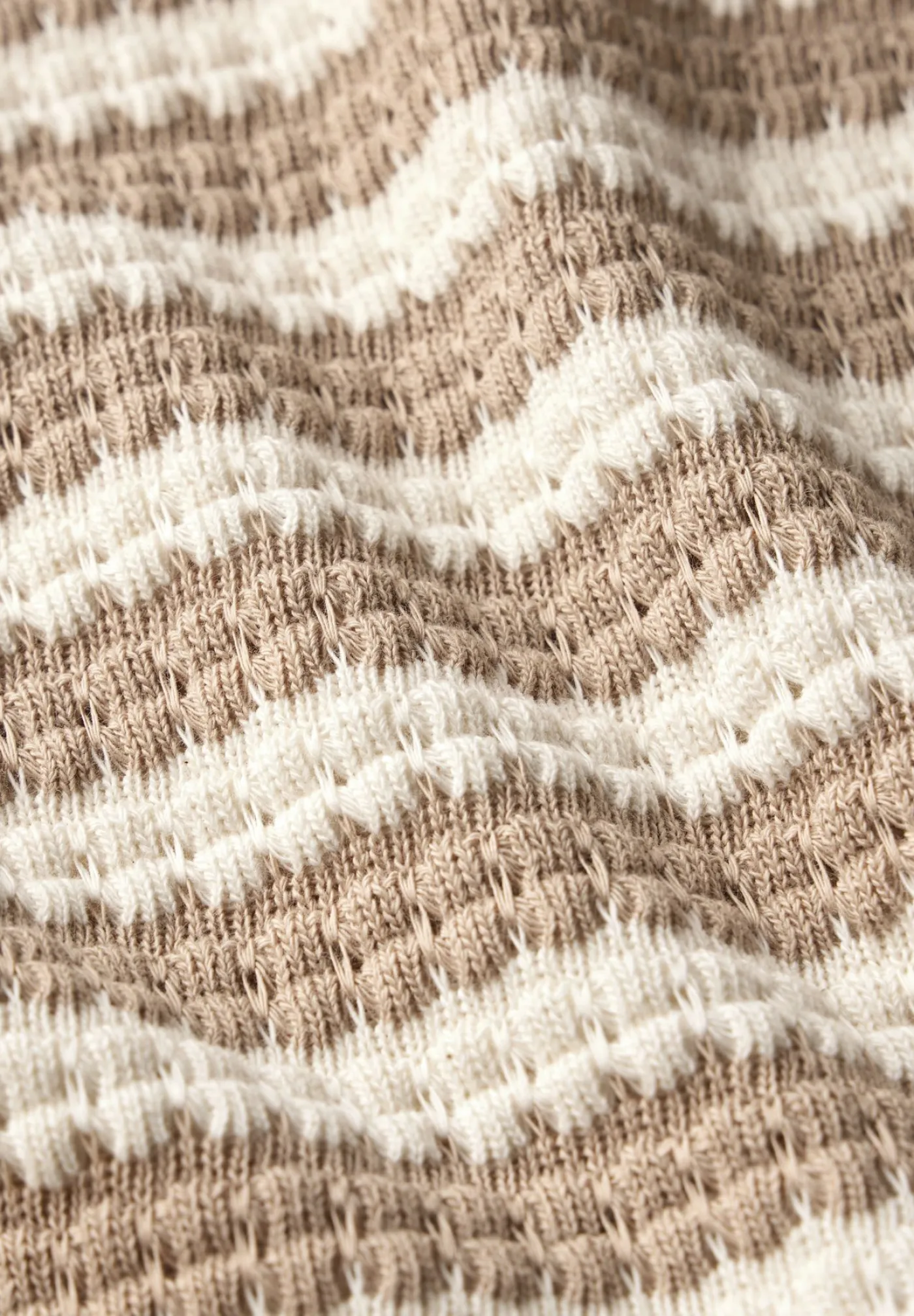 A322898 LTD QR summer yds stripe kn