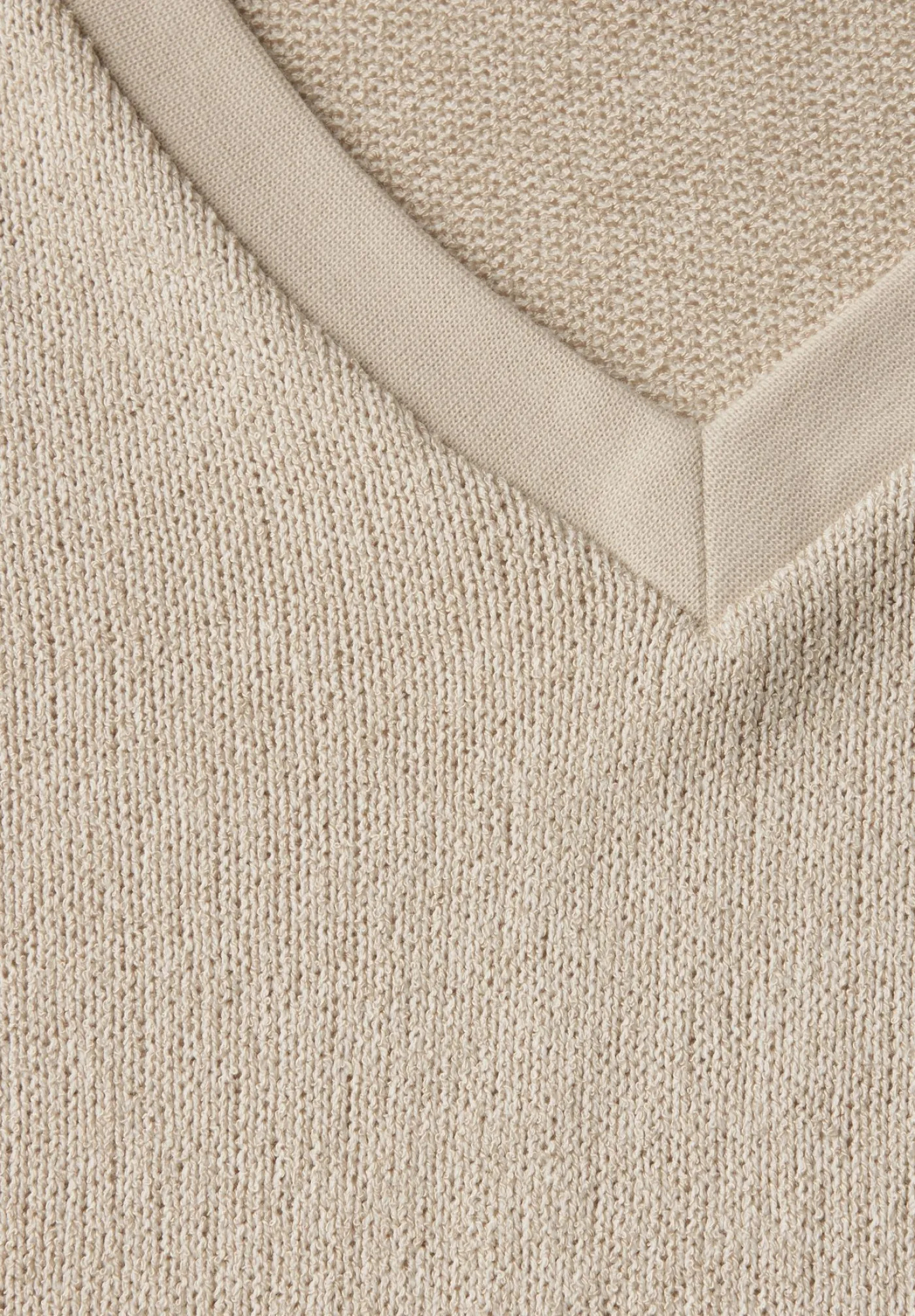 A322901 LTD QR v-neck knit look shi