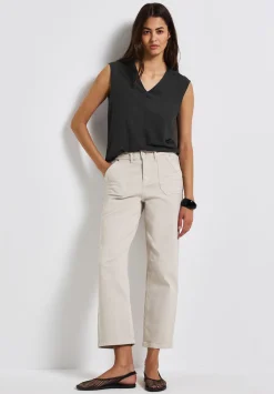 A323329 silk look structure v-neck