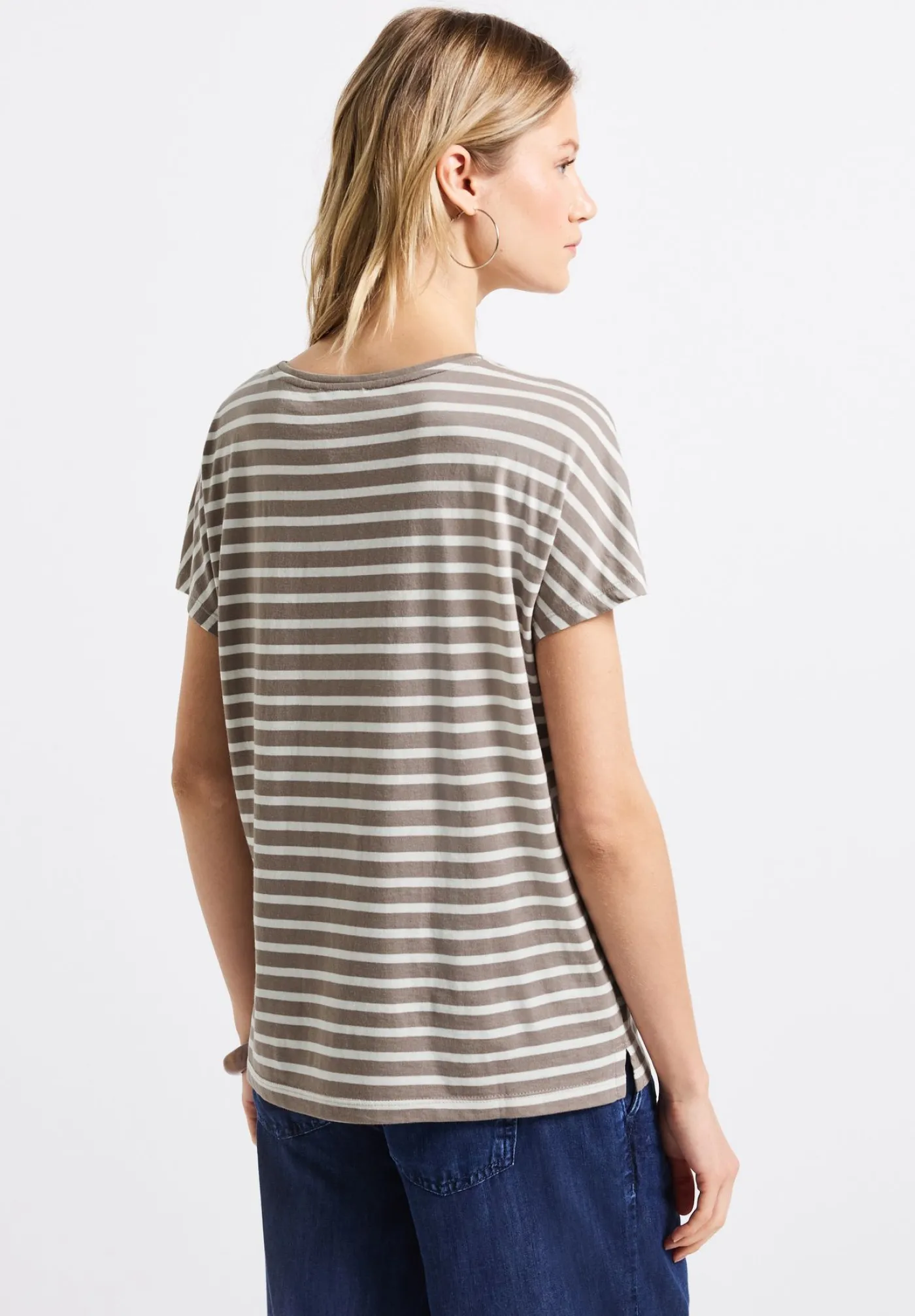 A323175 striped shirt w.wording