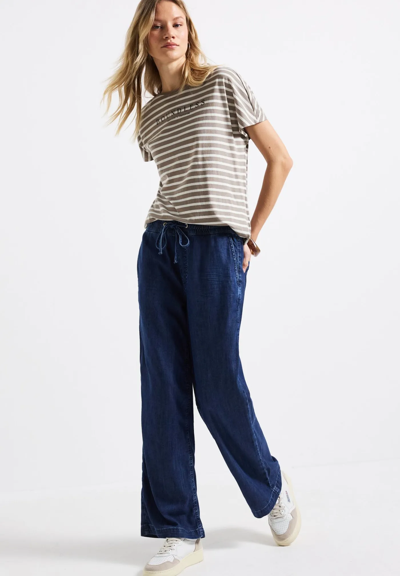 A323175 striped shirt w.wording