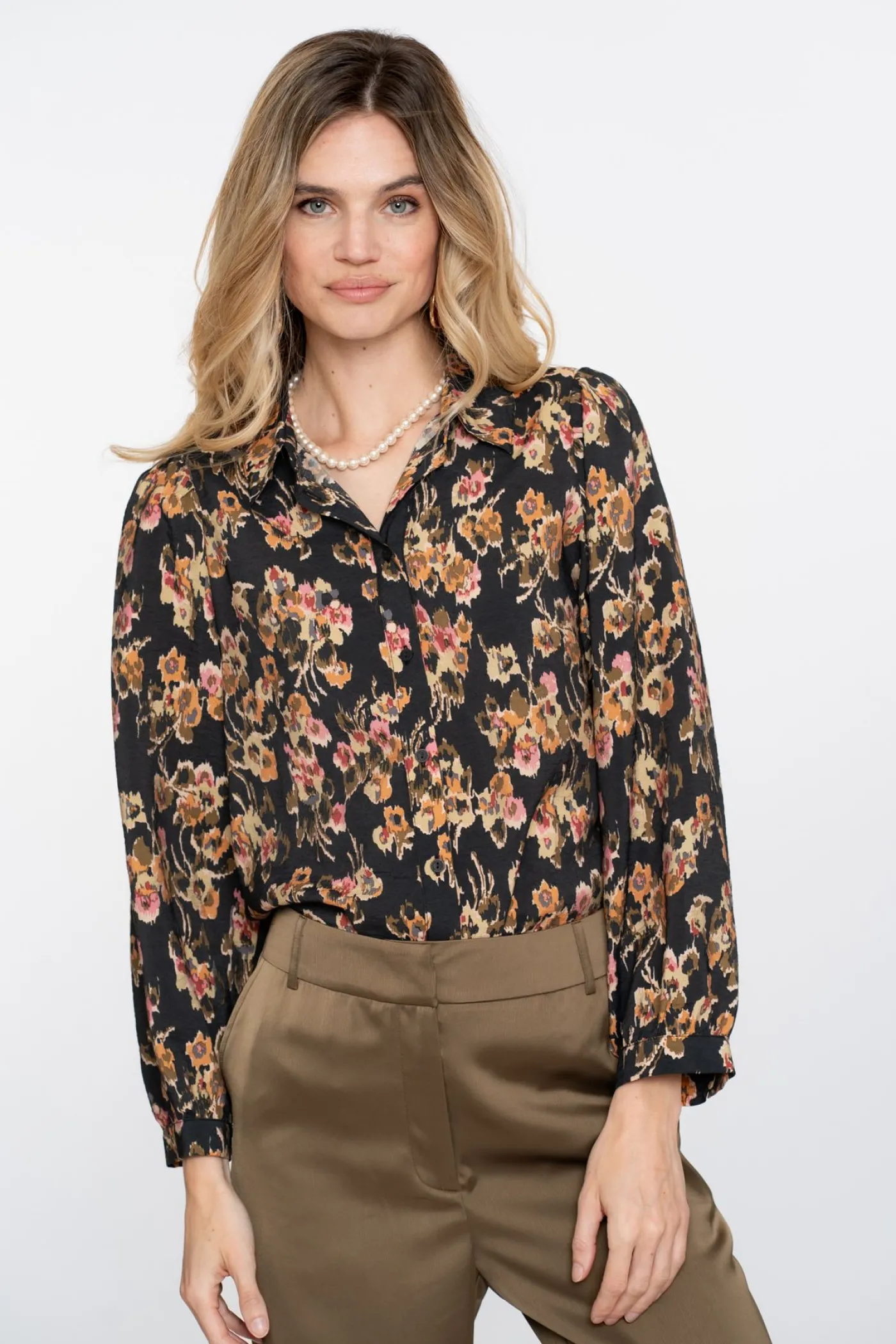 Blouse flowers