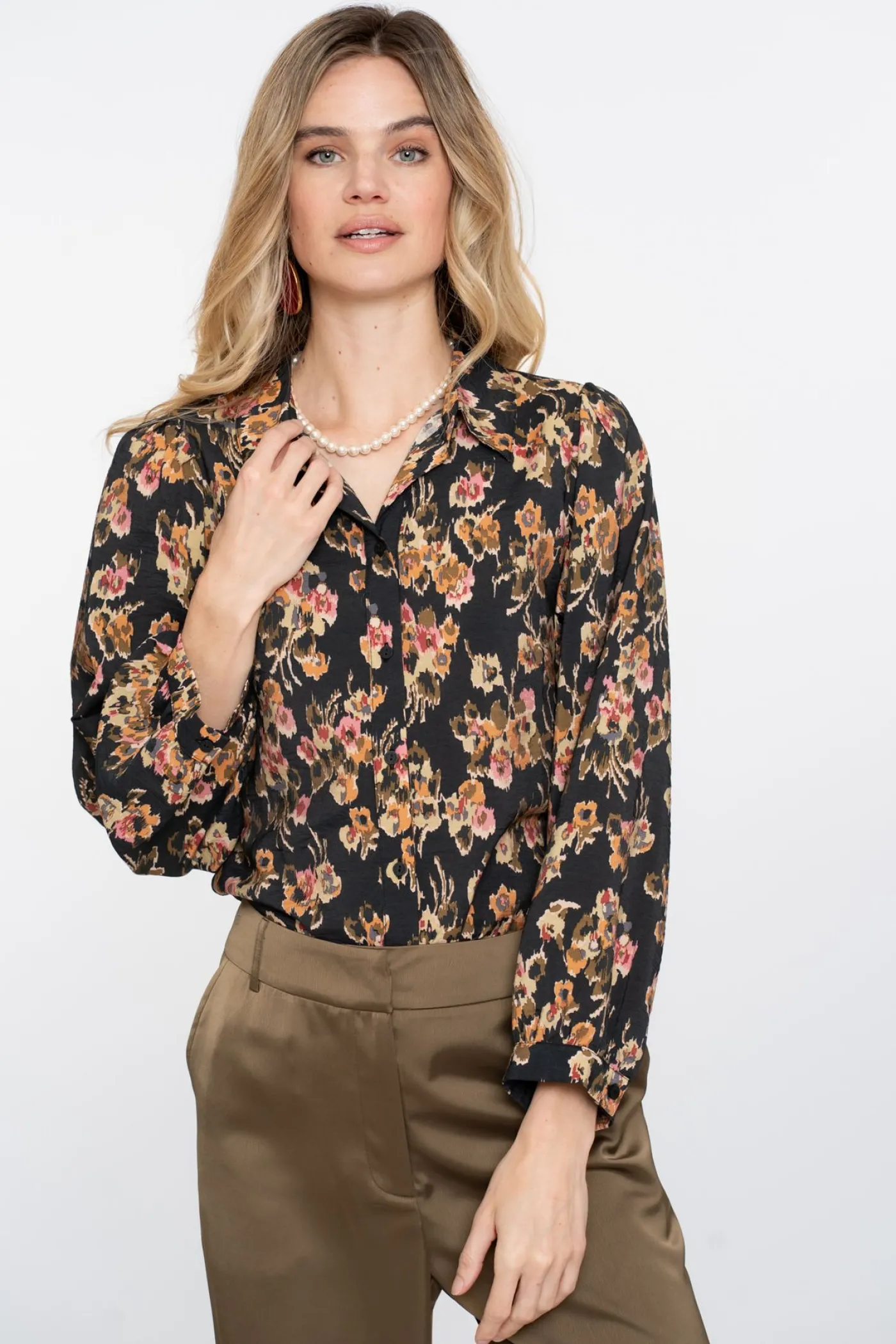 Blouse flowers