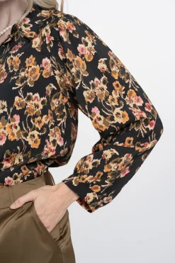 Blouse flowers