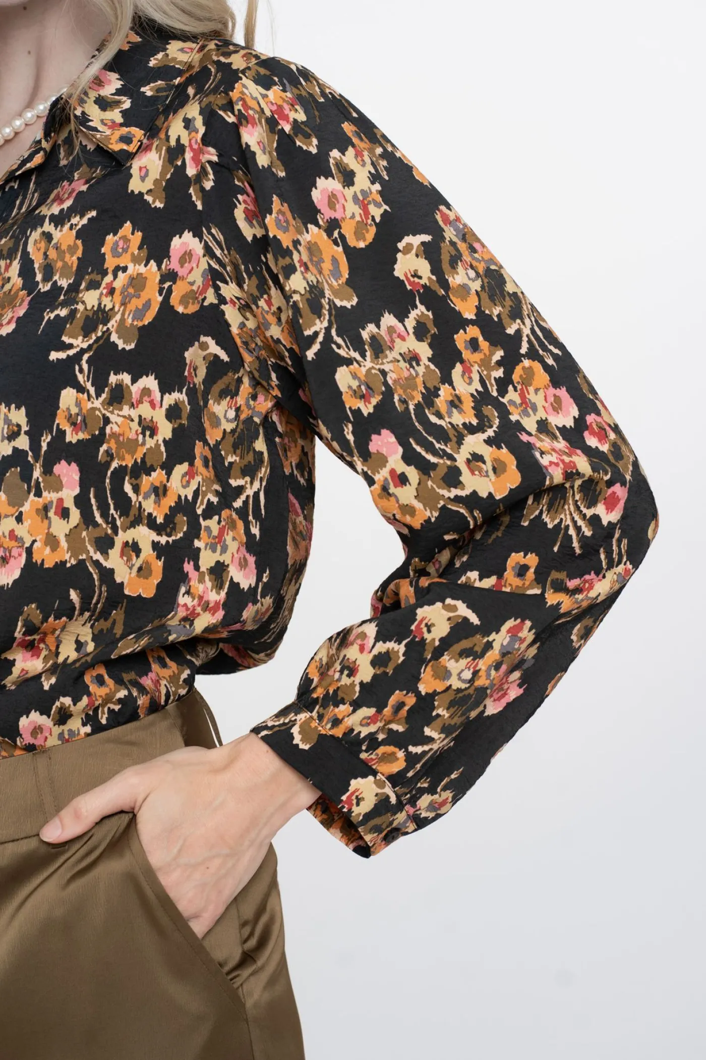 Blouse flowers