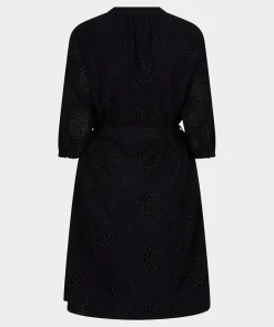 Dress allover embroidery