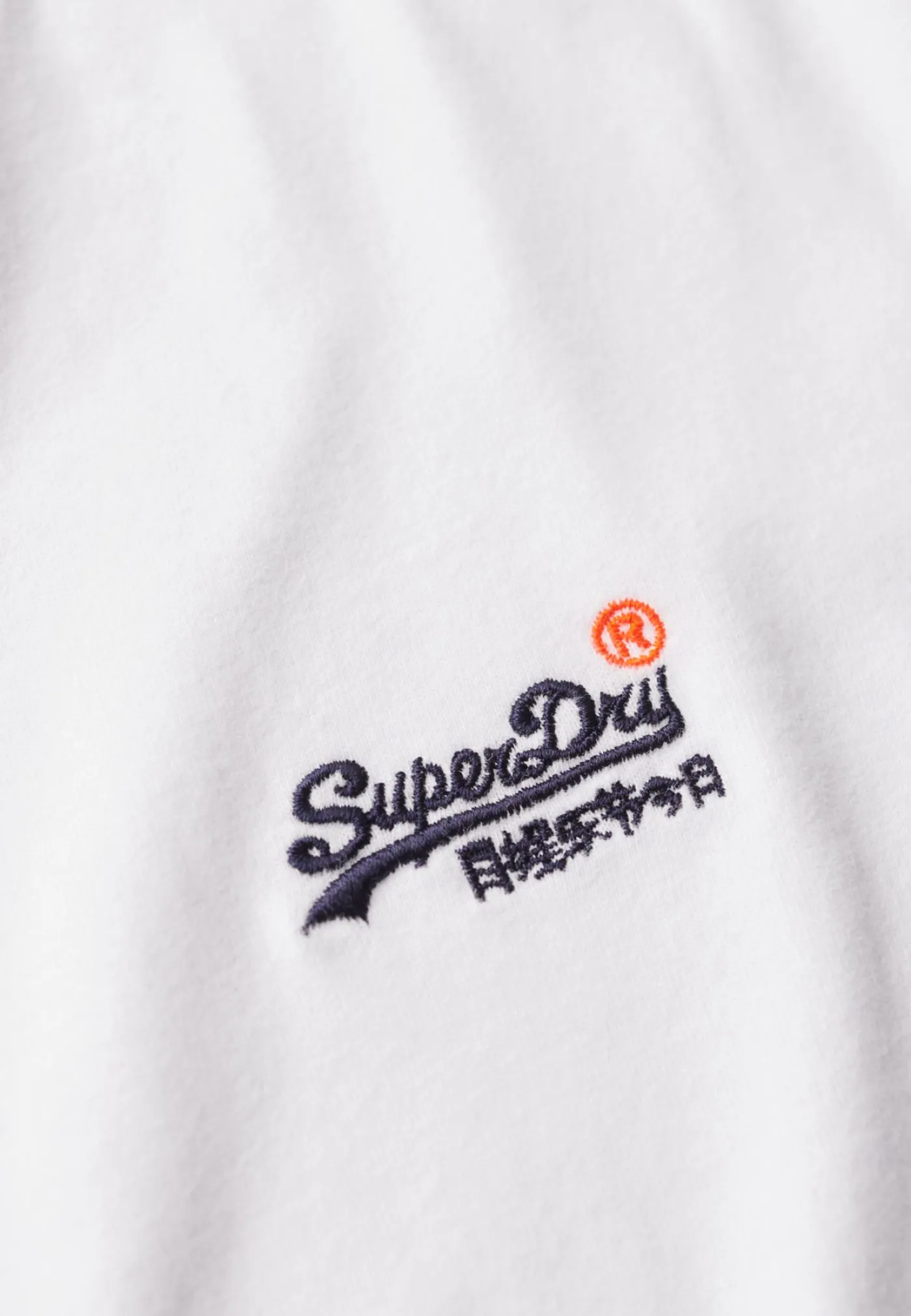 Essential contrast emb tee