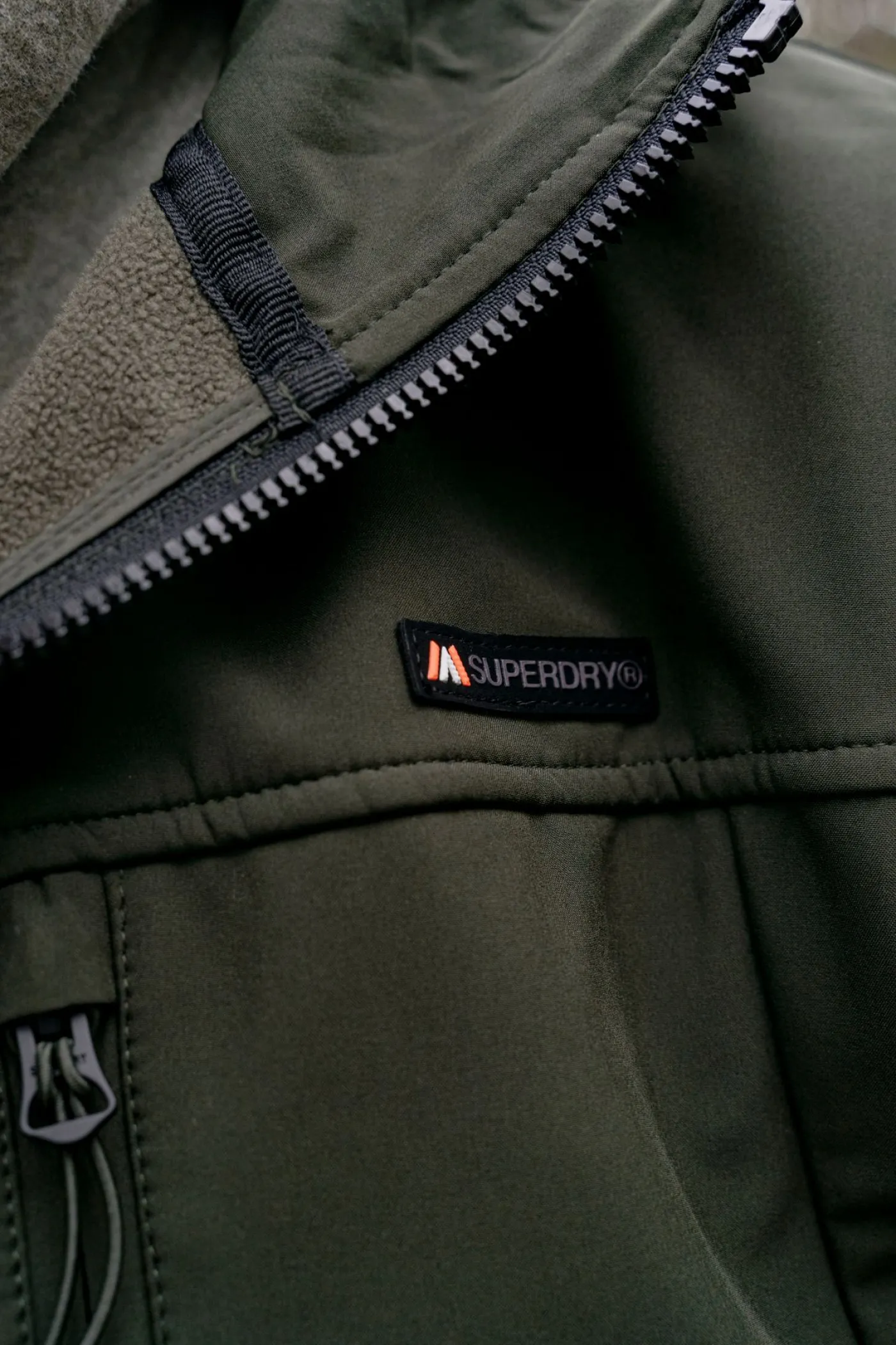 Hooded soft shell trekker jkt