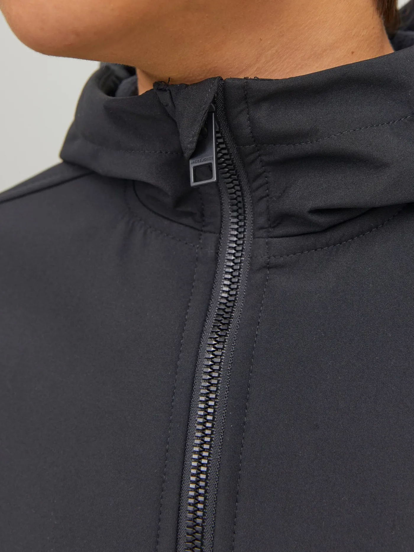 JJEBASIC SOFTSHELL HOOD NOOS JNR