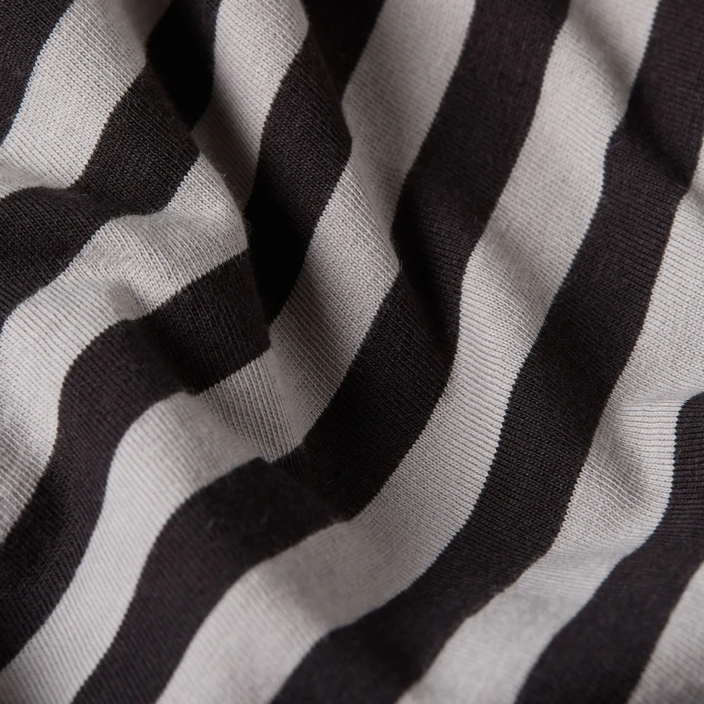 Nifous stripe r t