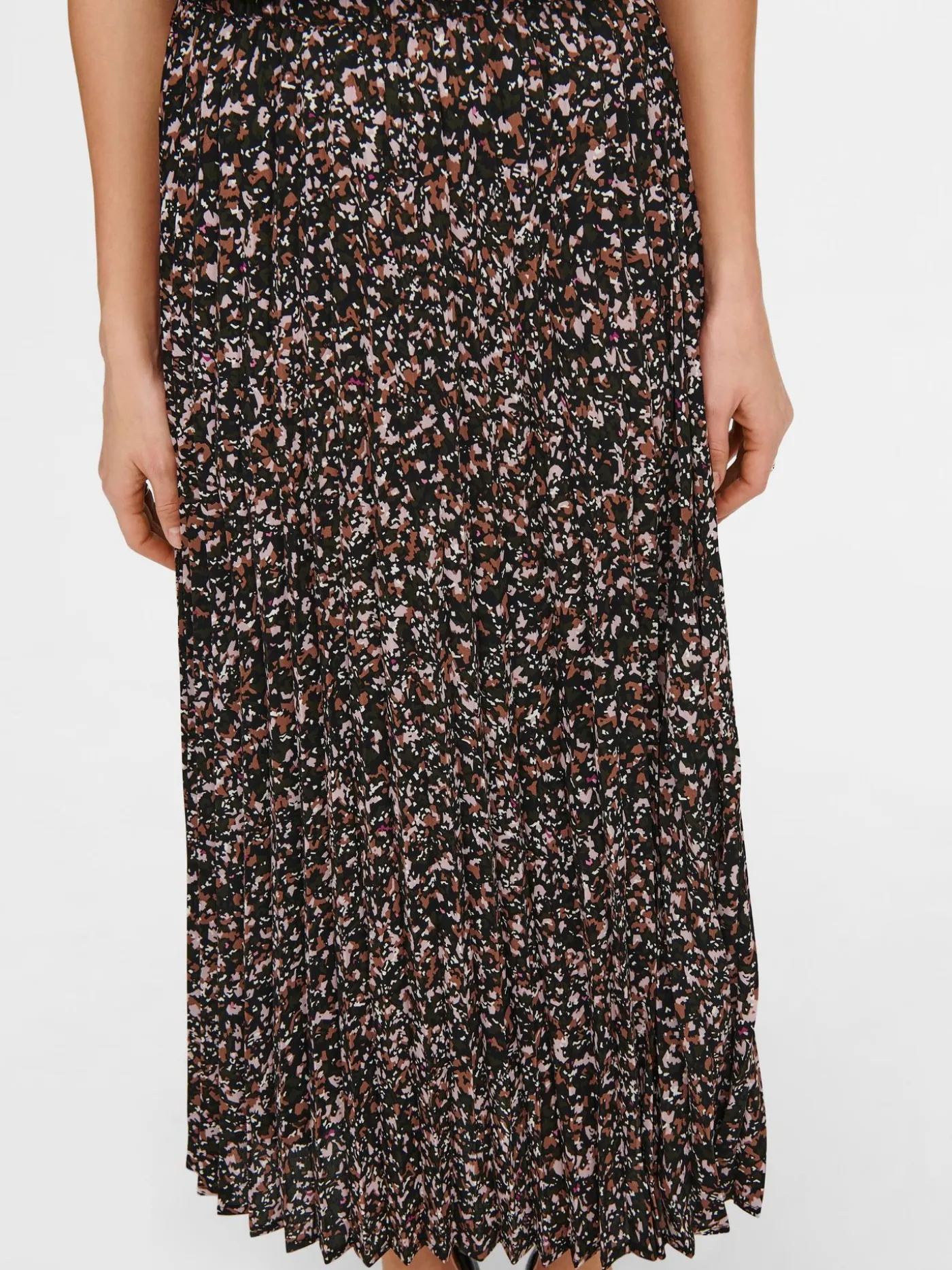 ONLALMA LIFE POLY PLISSE SKIRT AOP - Black/WILD GR