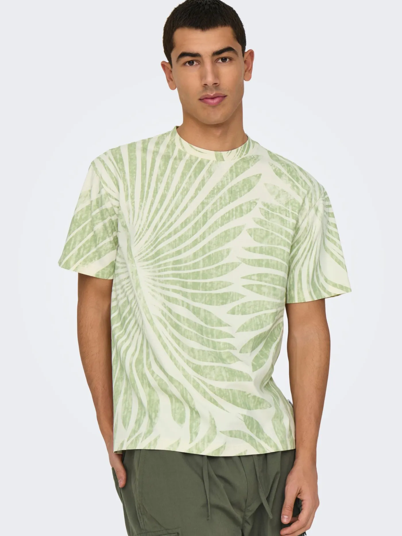 ONSZEKE LIFE REG WASHED SS AOP TEE