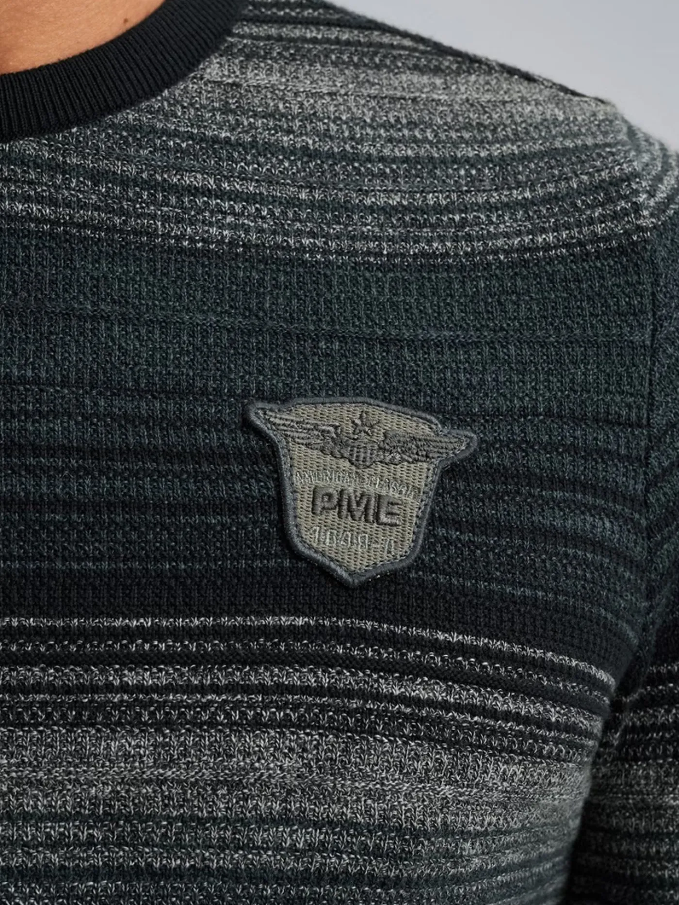 R-neck cotton gradient