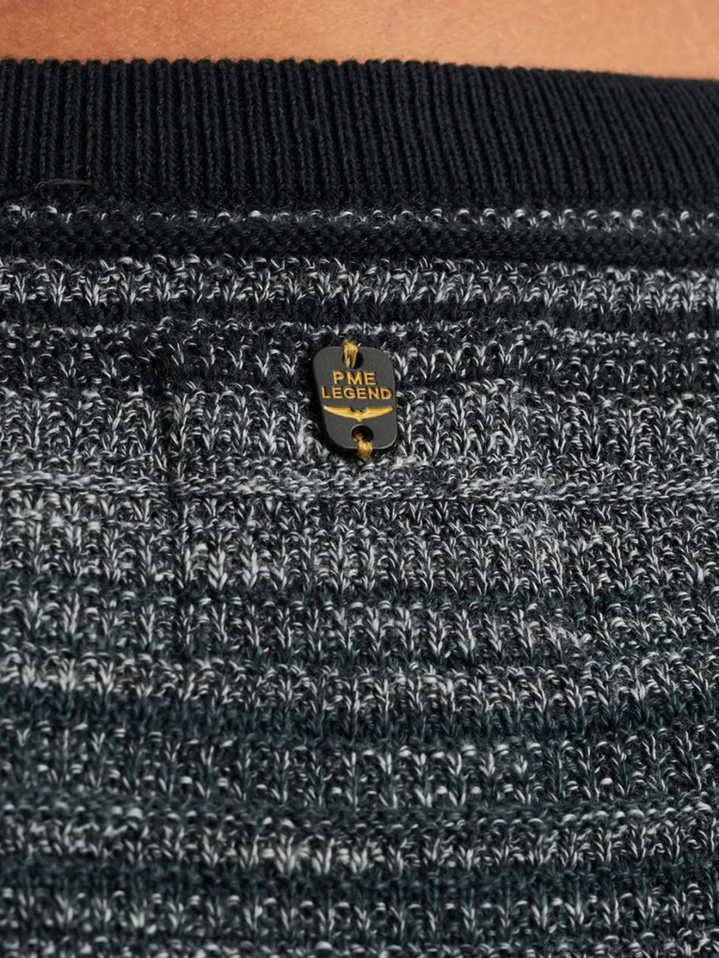 R-neck cotton gradient