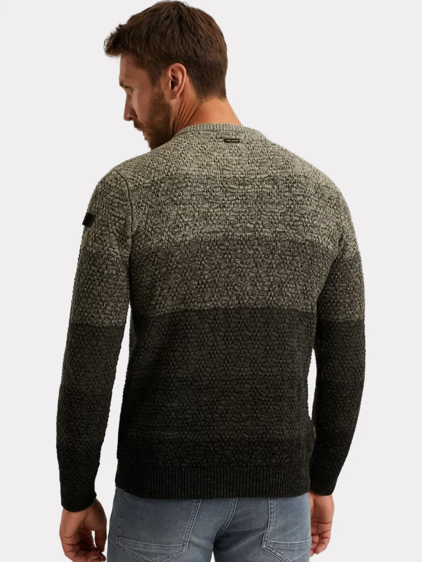 R-neck gradient knit