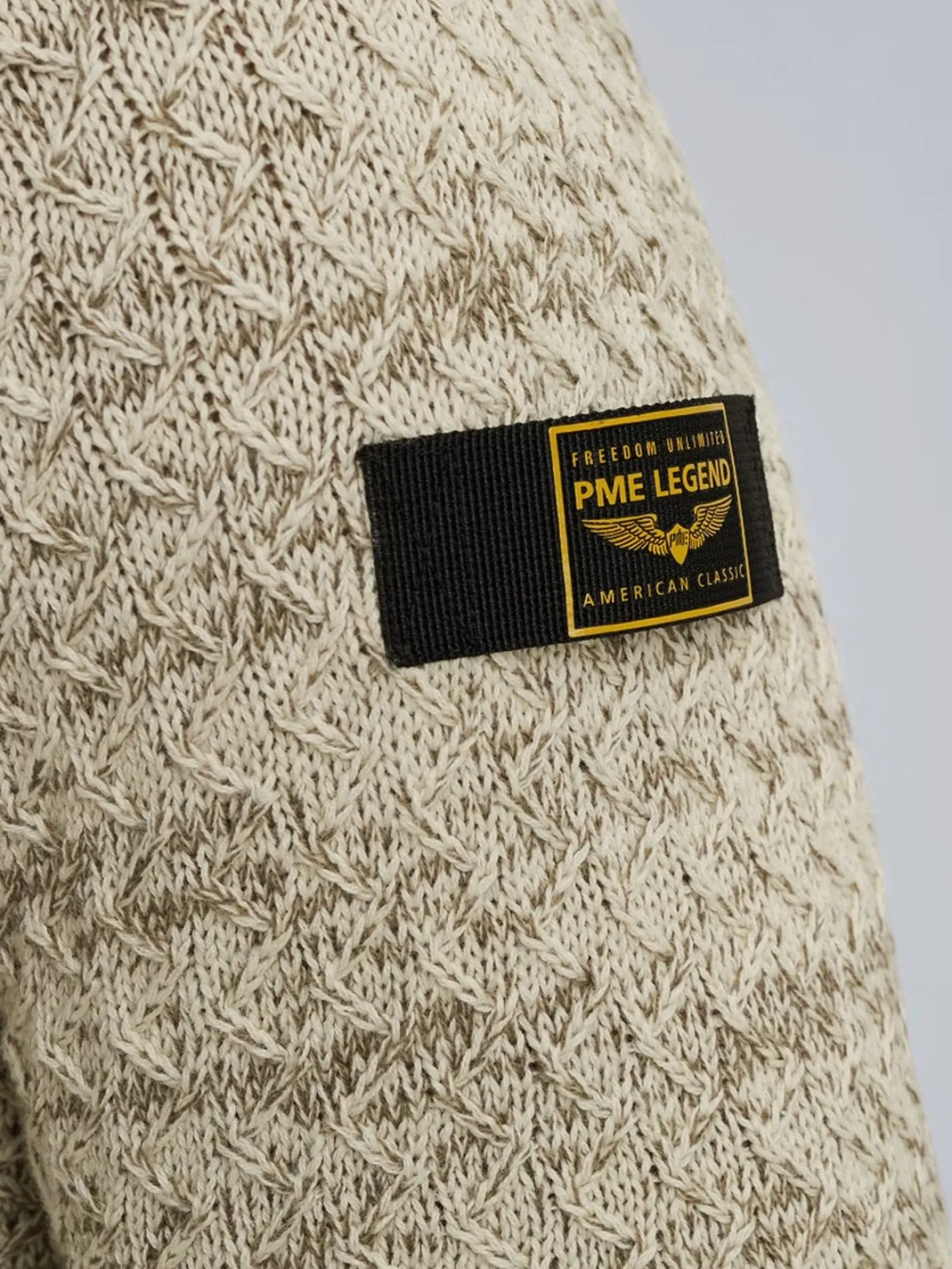 R-neck mouline structure