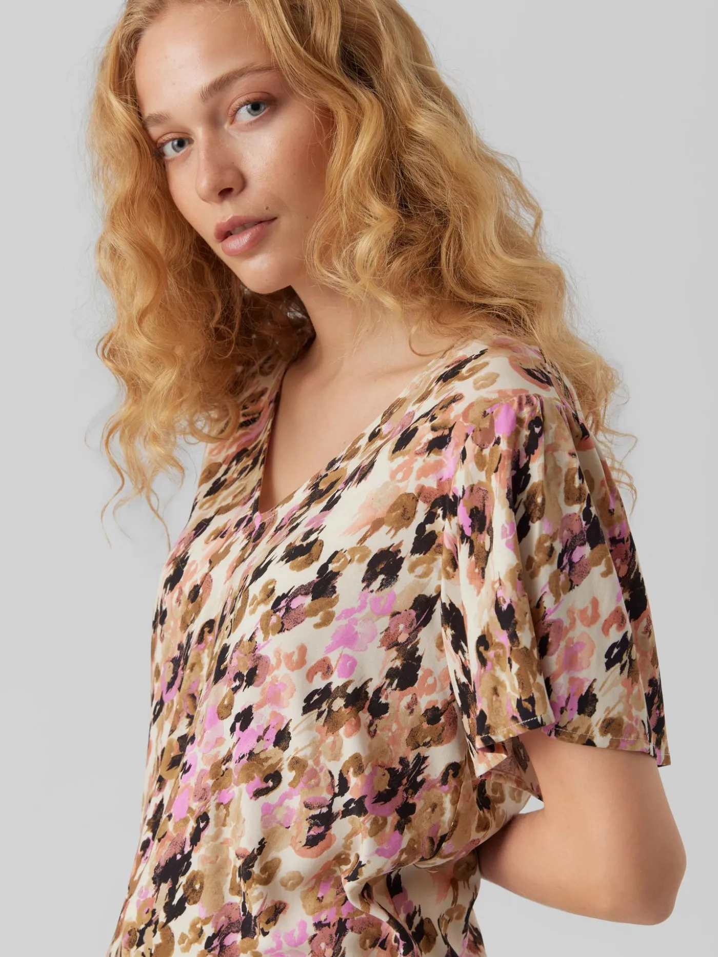 VMEASY V-NECK SS BLOUSE R1 WVN GA