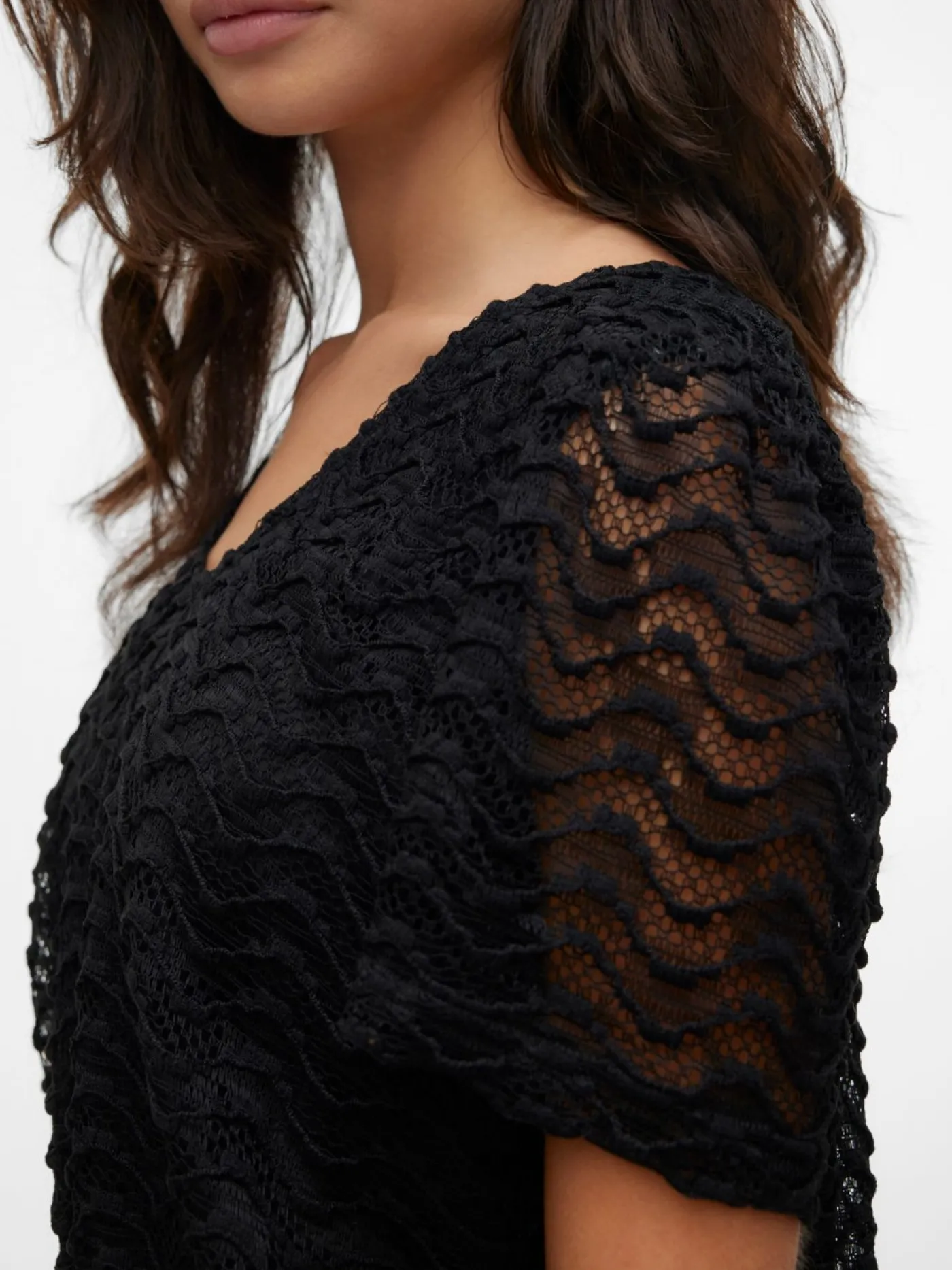 VMISOLDE S/S V-NECK TOP WVN BTQ