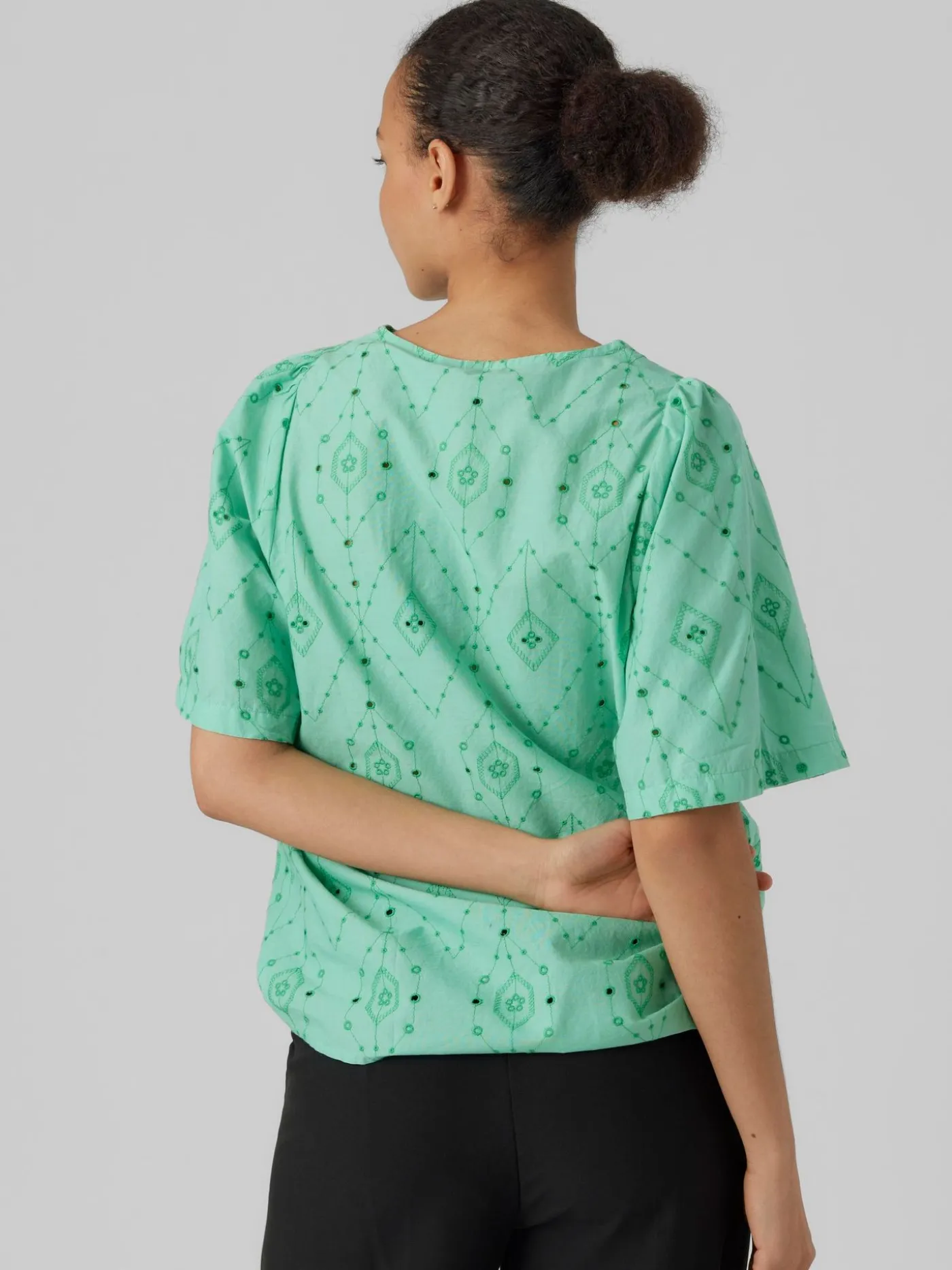 VMULINE S/S V-NECK TOP WVN BTQ